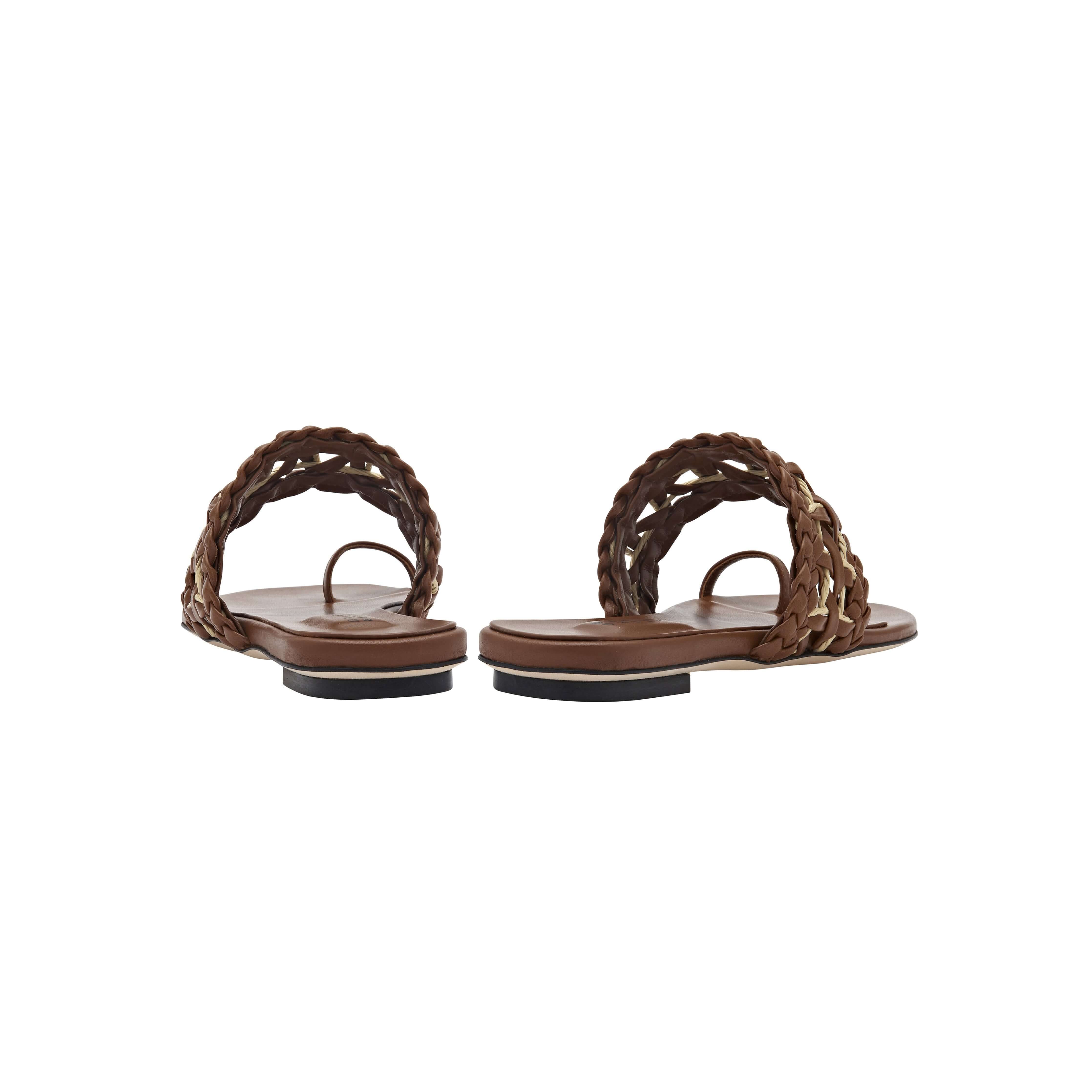 Almeria Camello Flat Toe Sandal in leather and raffia, showcasing a braided design in natural hues.
