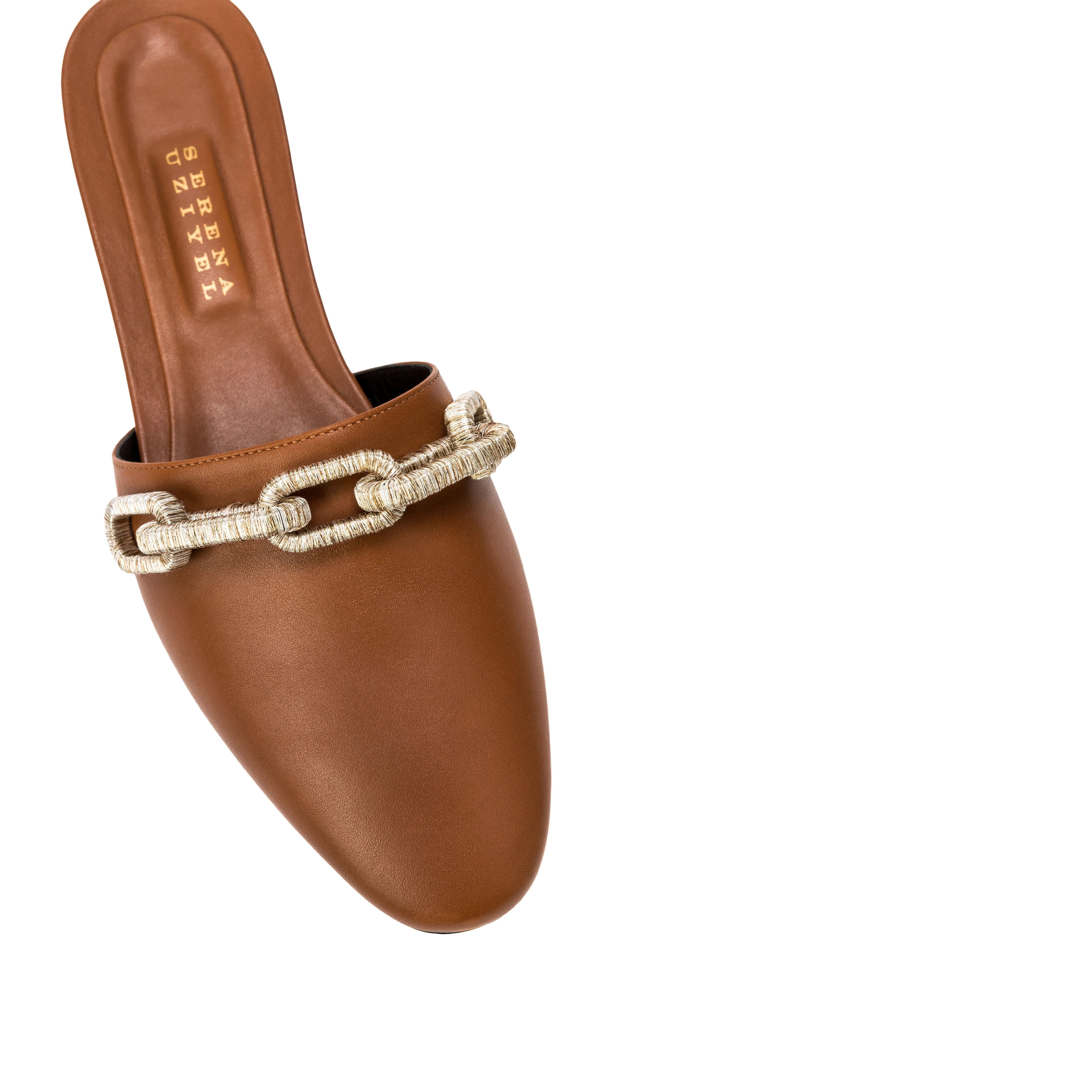Catena Camello Flat Sliperette in luxurious leather with gold and silver chain detail.