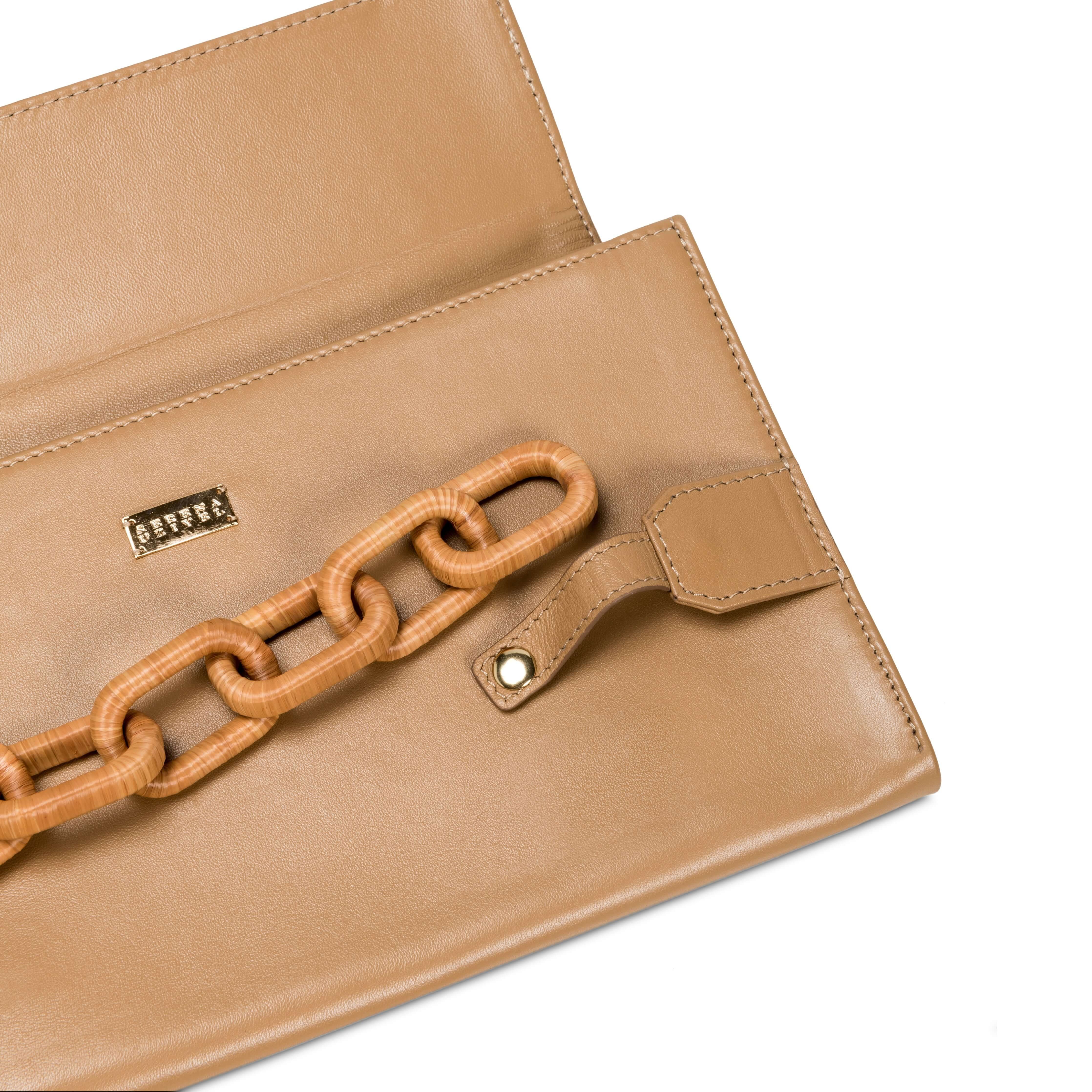 Catena Raffia Chain brown leather wallet with a stylish raffia chain detail, perfect for elegance and functionality.
