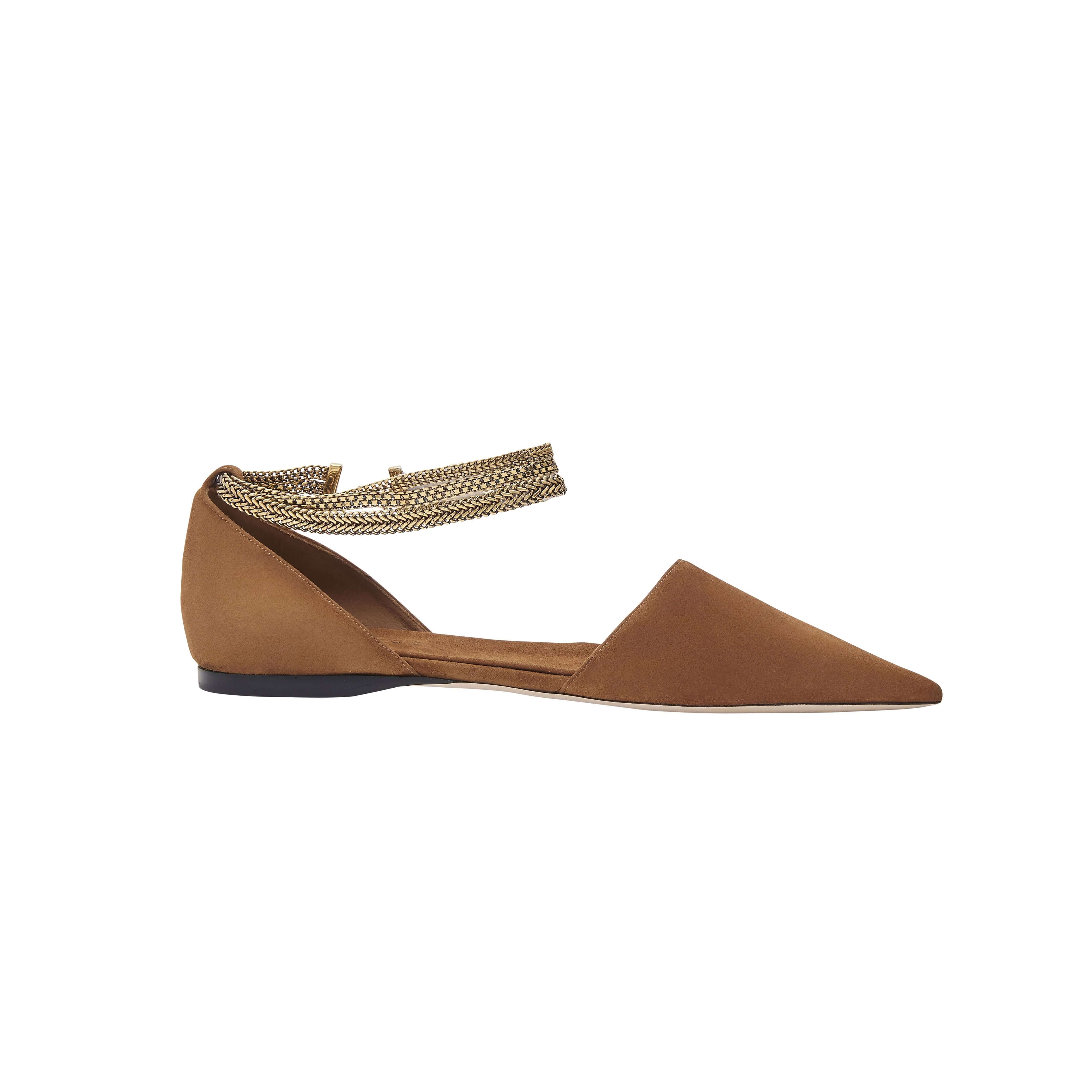 Sienna Camello Flat Ballerina in brown suede with chainlink anklet. Elegant and comfortable flat shoes for everyday wear.