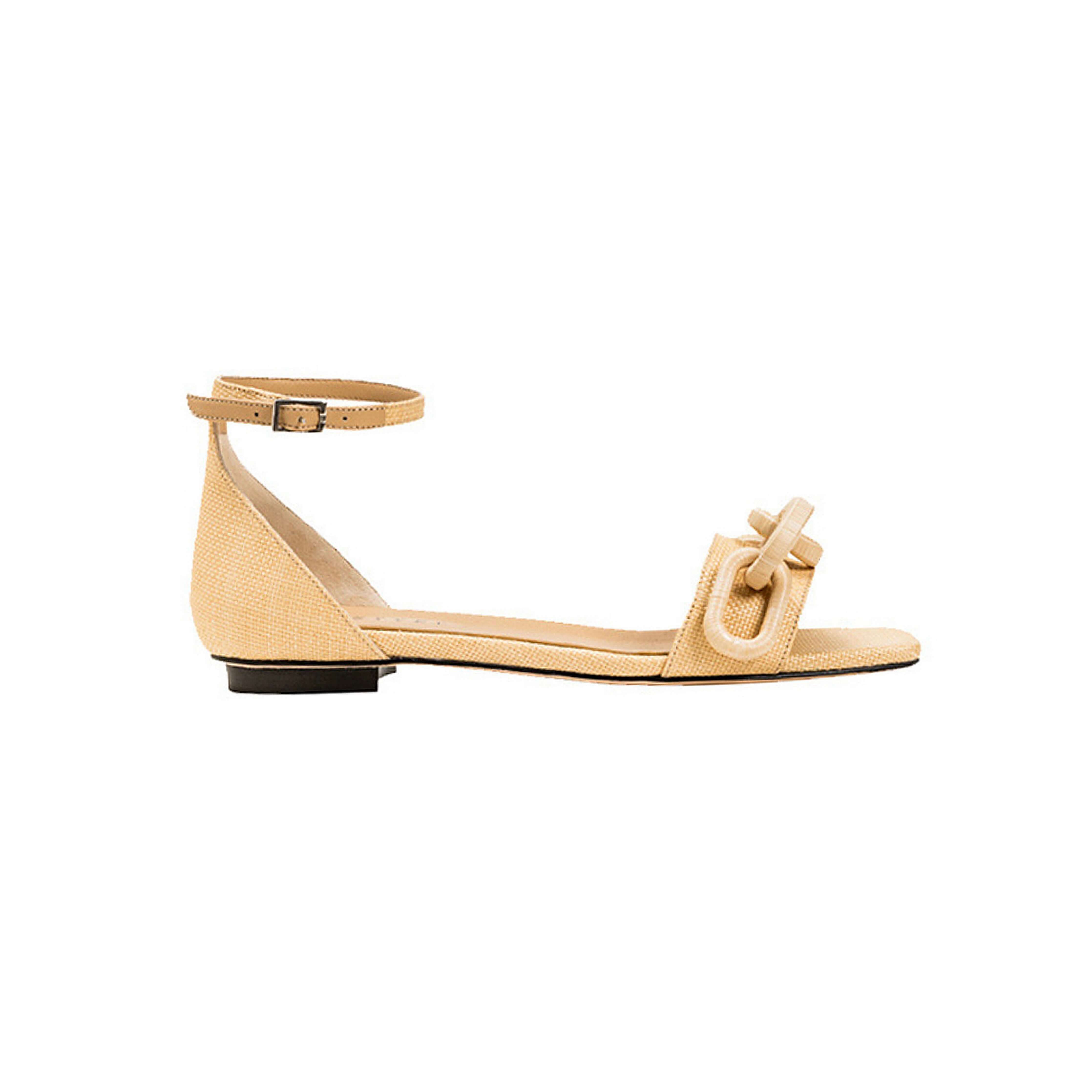 Catena natural flat ankle sandal with raffia chain detailing, combining elegance and comfort in a stylish design.